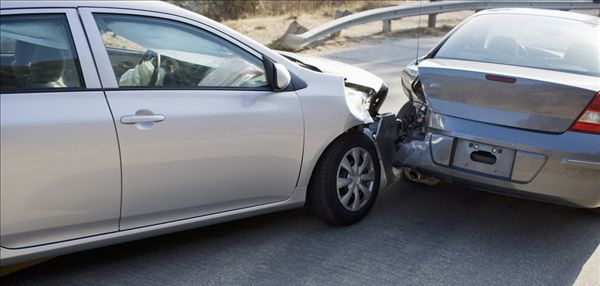 连环碰车过程中除本车，其他车辆投保的交强险应平摊本车损失，包括无责方车辆